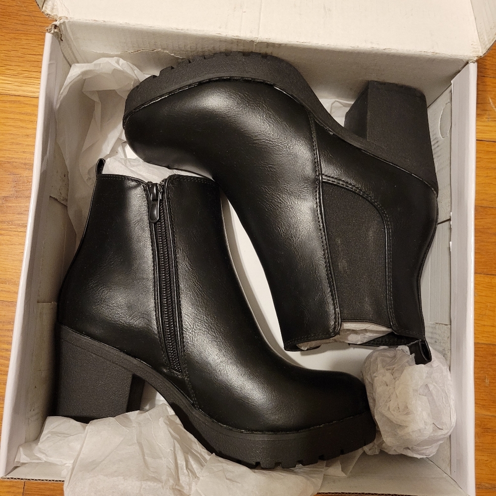 Moda Chic Ankle Boots